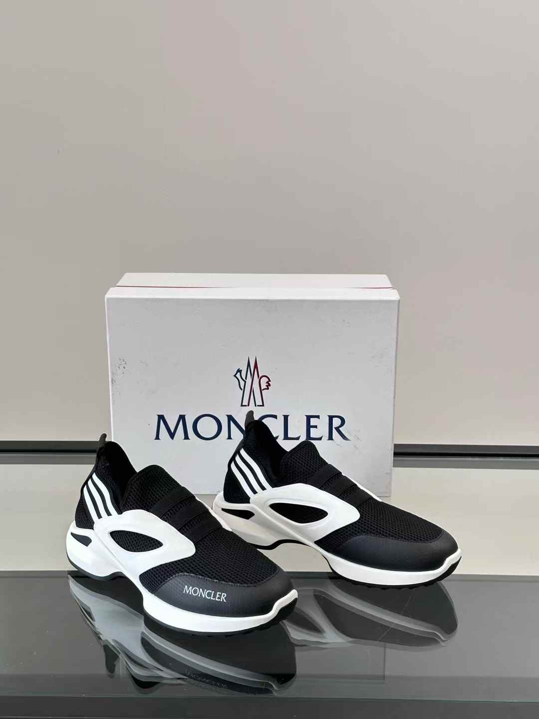 Moncler Lunarove low-top sneakers in black and white