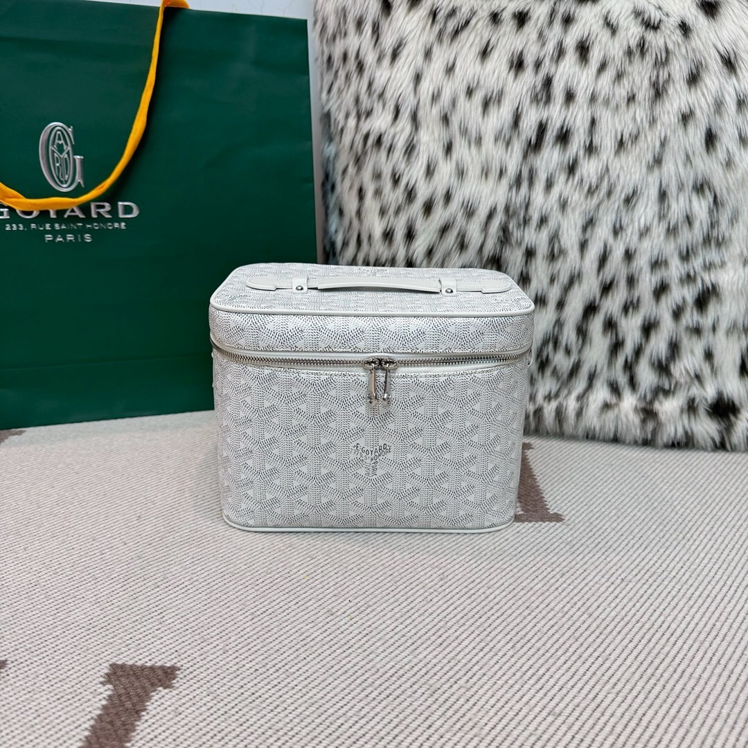 Goyard Muse Vanity Case in white Goyardine canvas with palladium hardware
