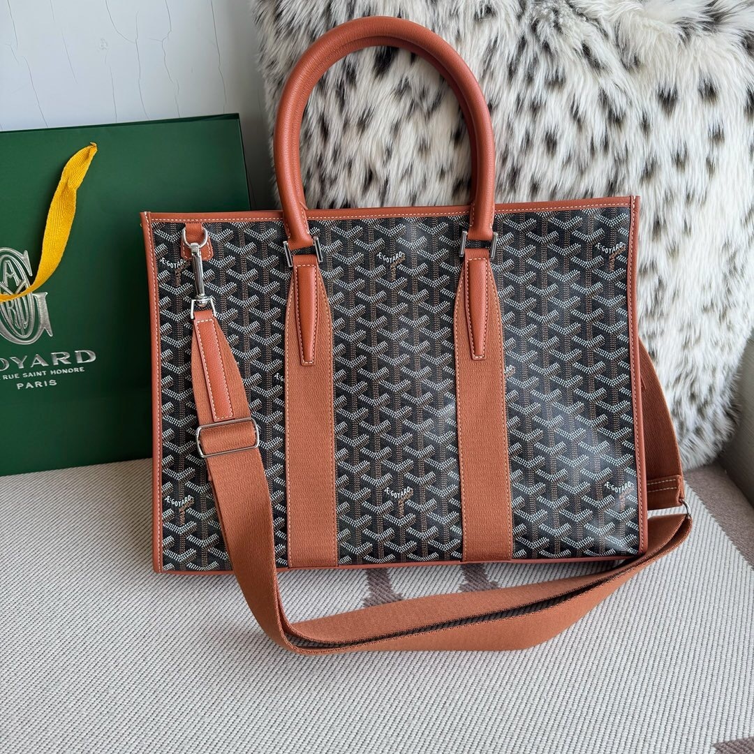 Goyard Morvan document case in the Goyardine canvas and Chevroches calfskin