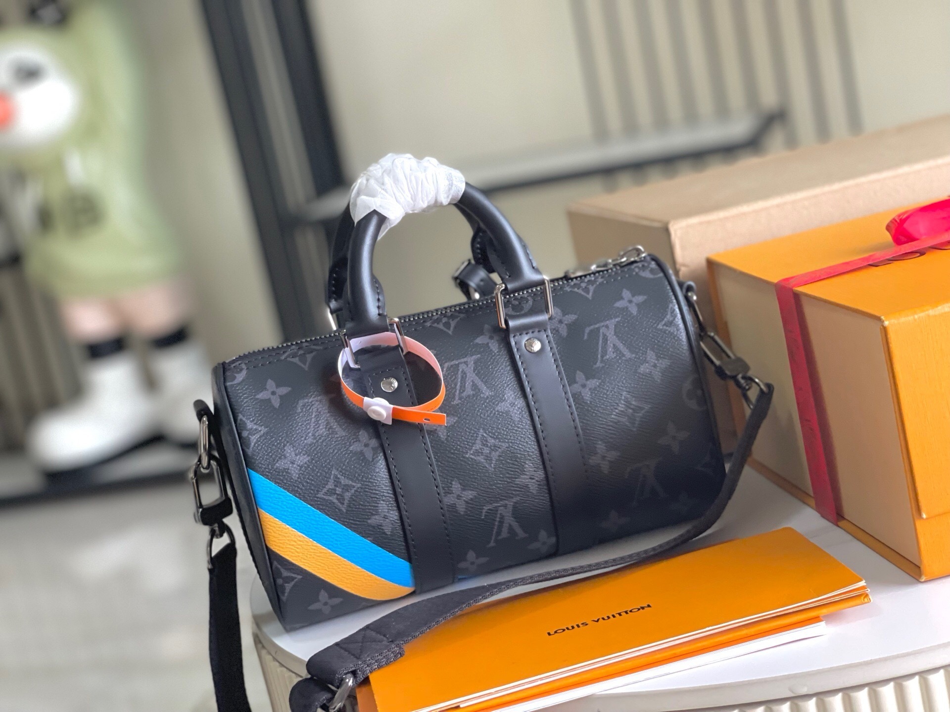 LV Keepall Bandoulière 25 Mon Monogram bag in Monogram Eclipse canvas