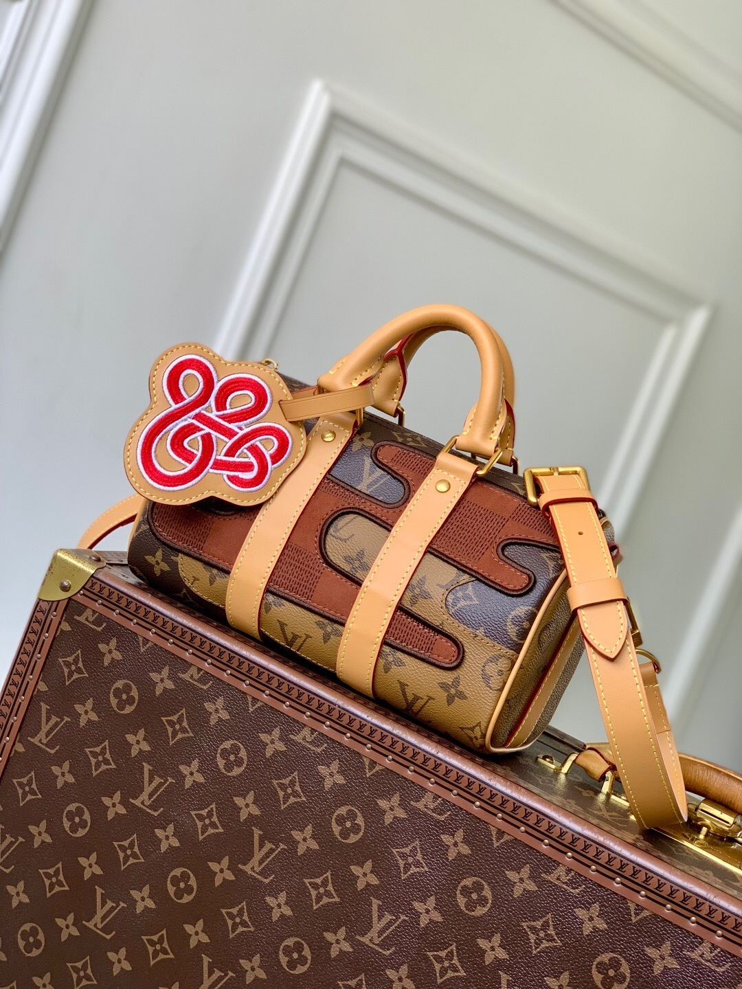 LV Keepall Bandoulière 25 in a combination of Monogram and Damier canvas