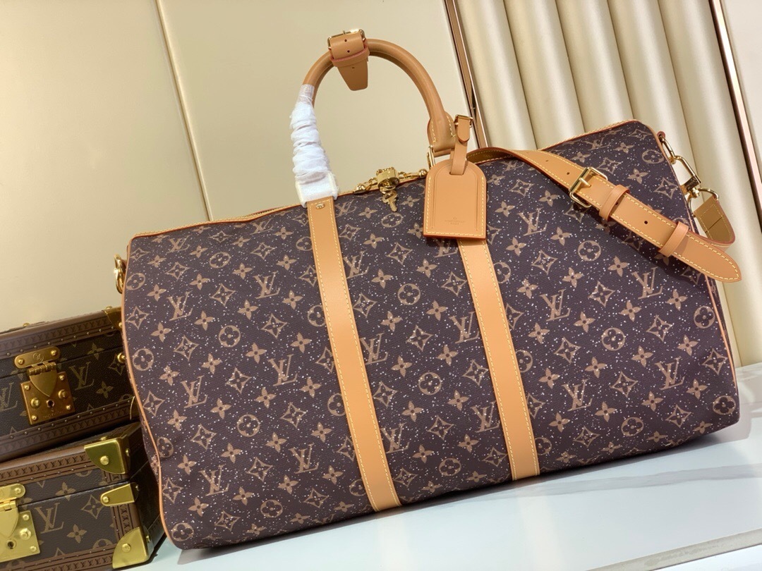 LV Keepall Bandoulière travel bag in Monogram canvas