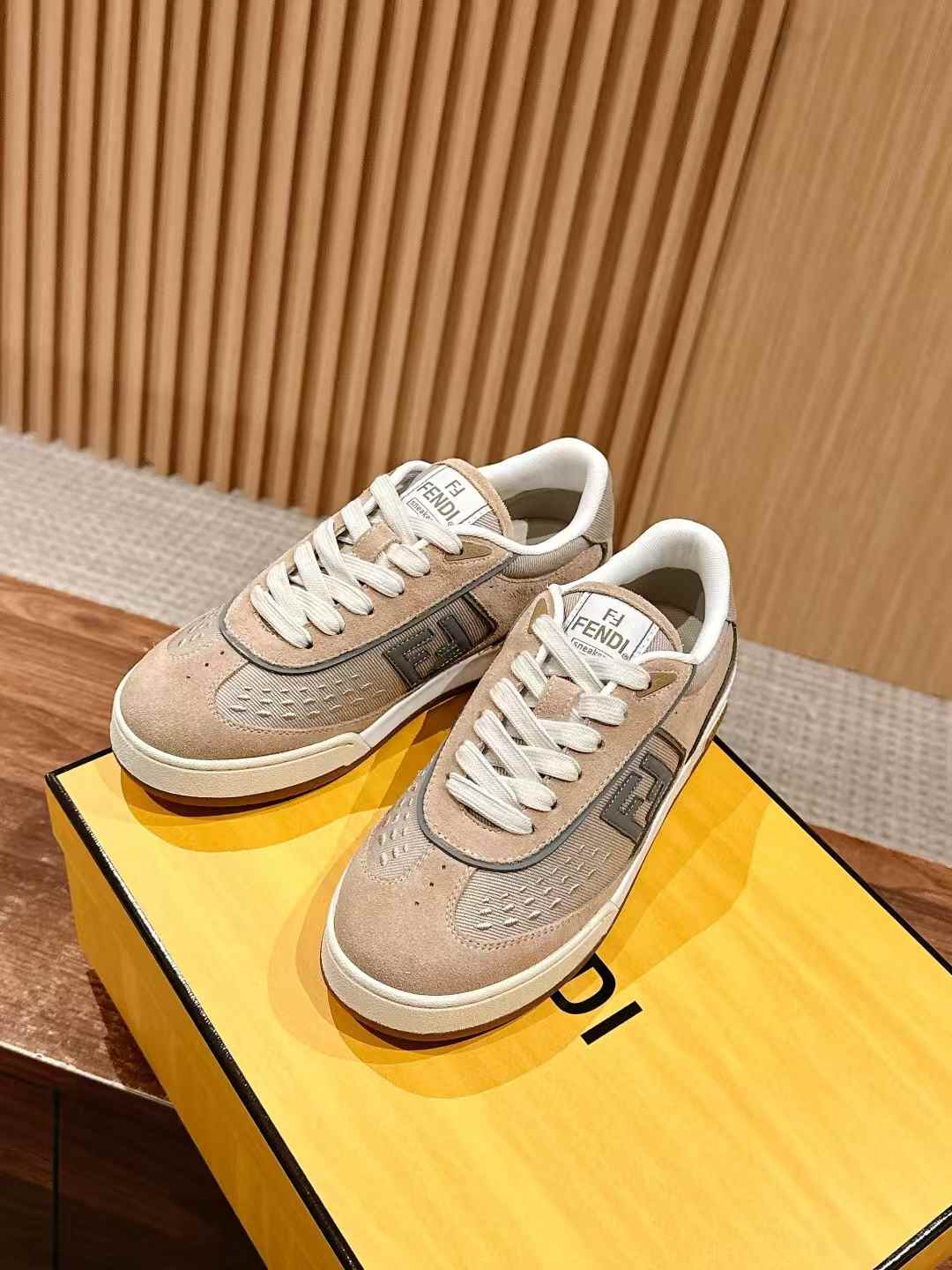 Fendi Match sneakers in a beige/brown suede and leather material