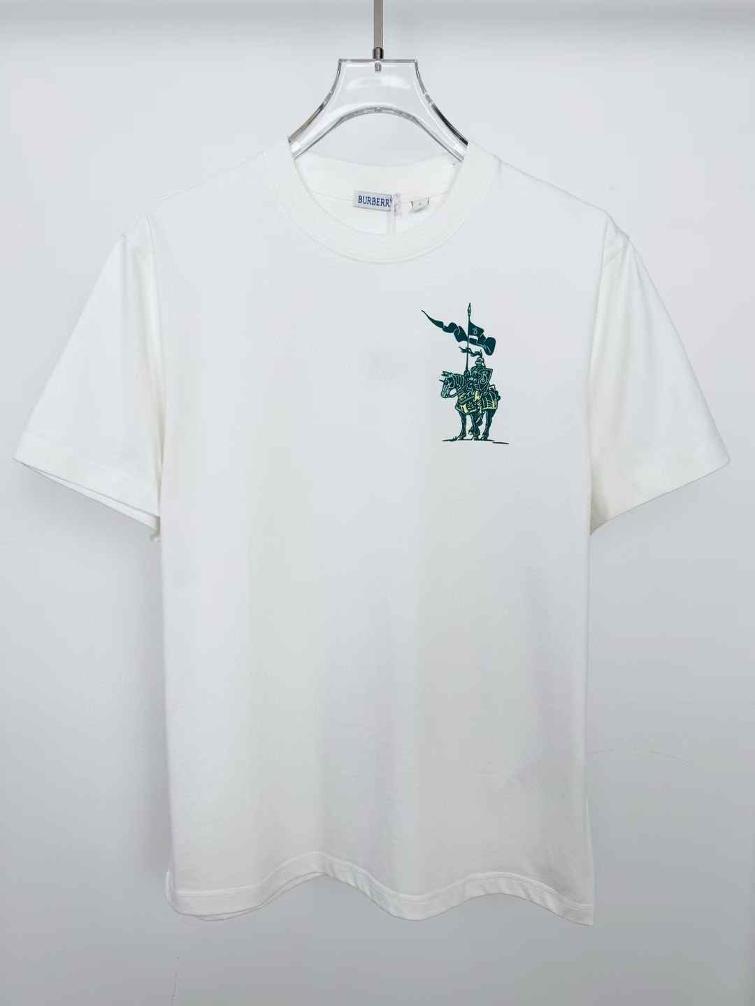 Burberry Equestrian Knight-motif cotton T-shirt in white or ivory