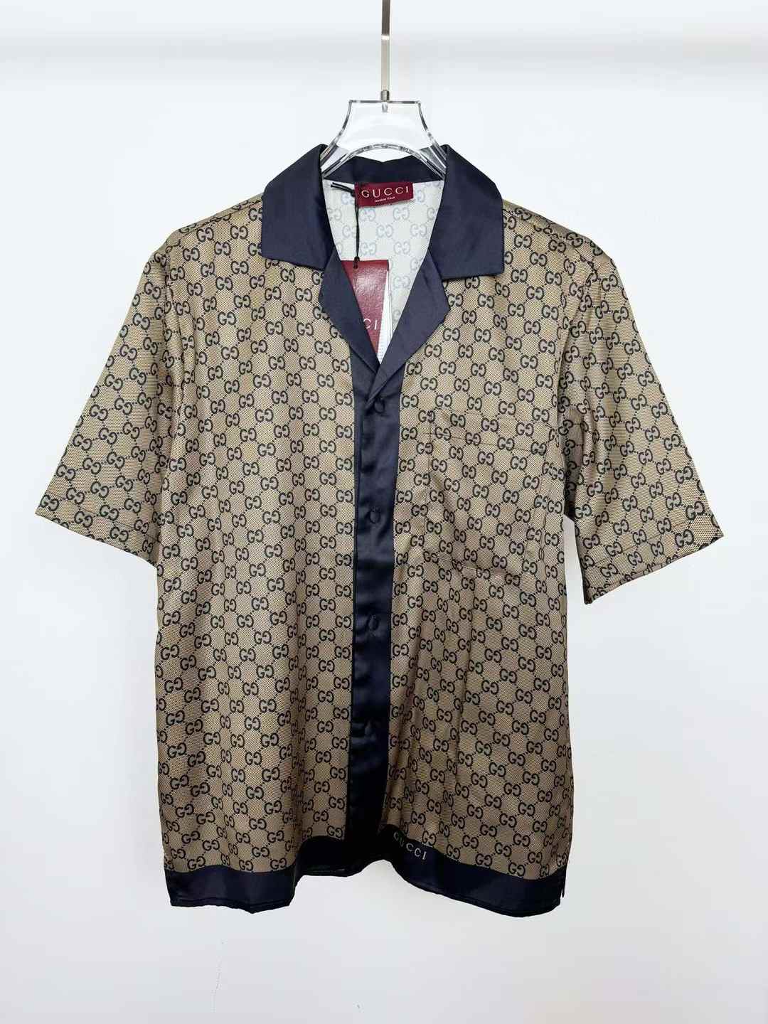 Gucci GG printed silk shirt in a beige and ebony colorway with a blue piped trim