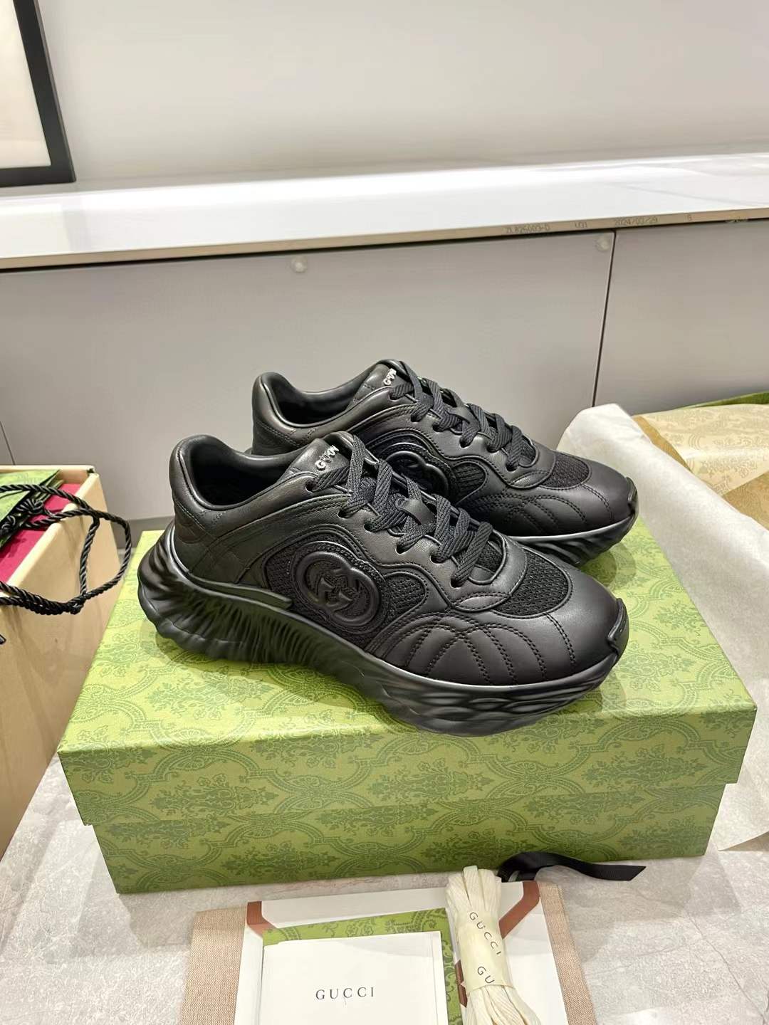 Gucci Ripple sneaker in black leather with mesh details