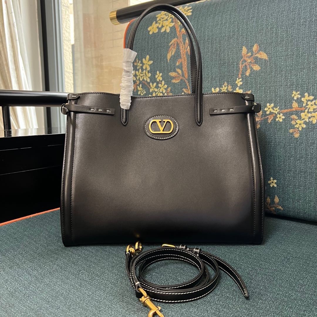 Valentino Garavani medium Antibes tote bag in black calfskin leather