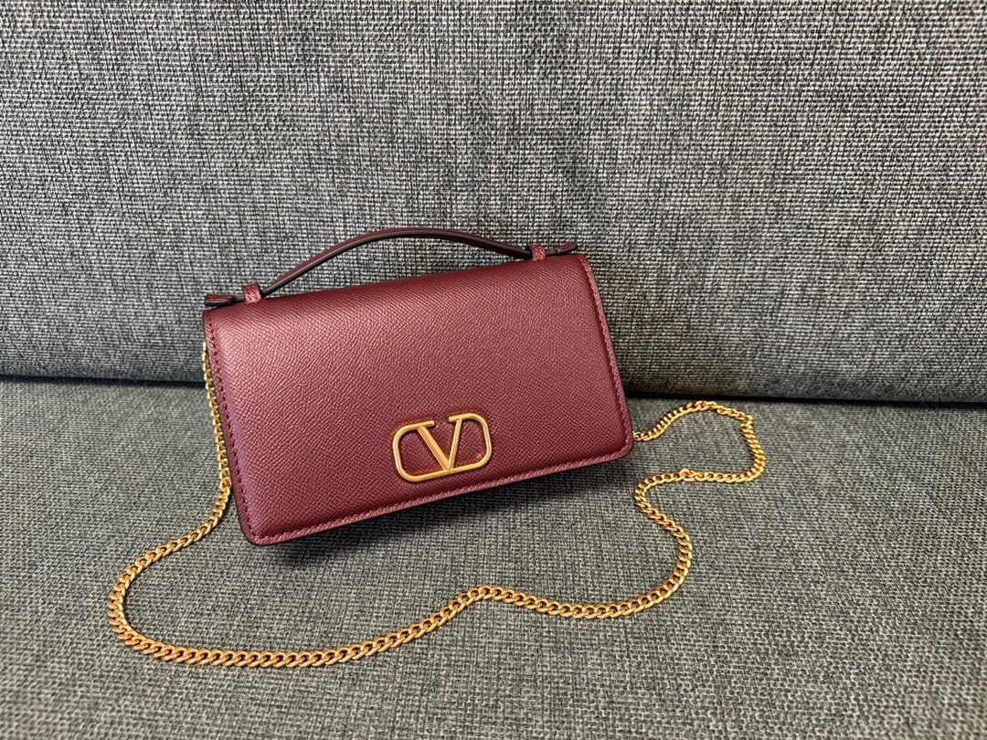 Valentino Garavani VLogo Small leather crossbody bag in the designer color Rosso V/Sabbia with gold hardware