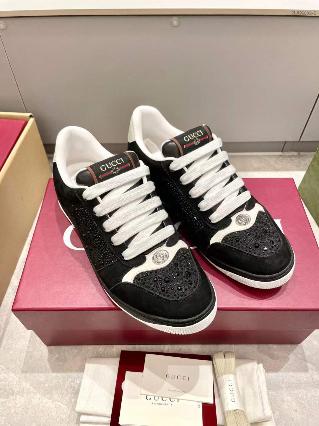 Gucci low-top sneakers black and white