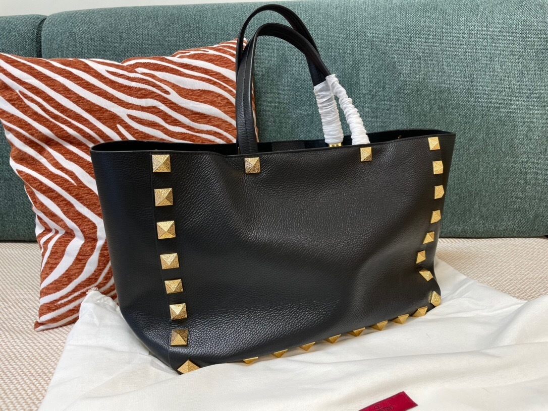 Valentino Garavani Roman Stud tote bag in black leather with gold-tone studs