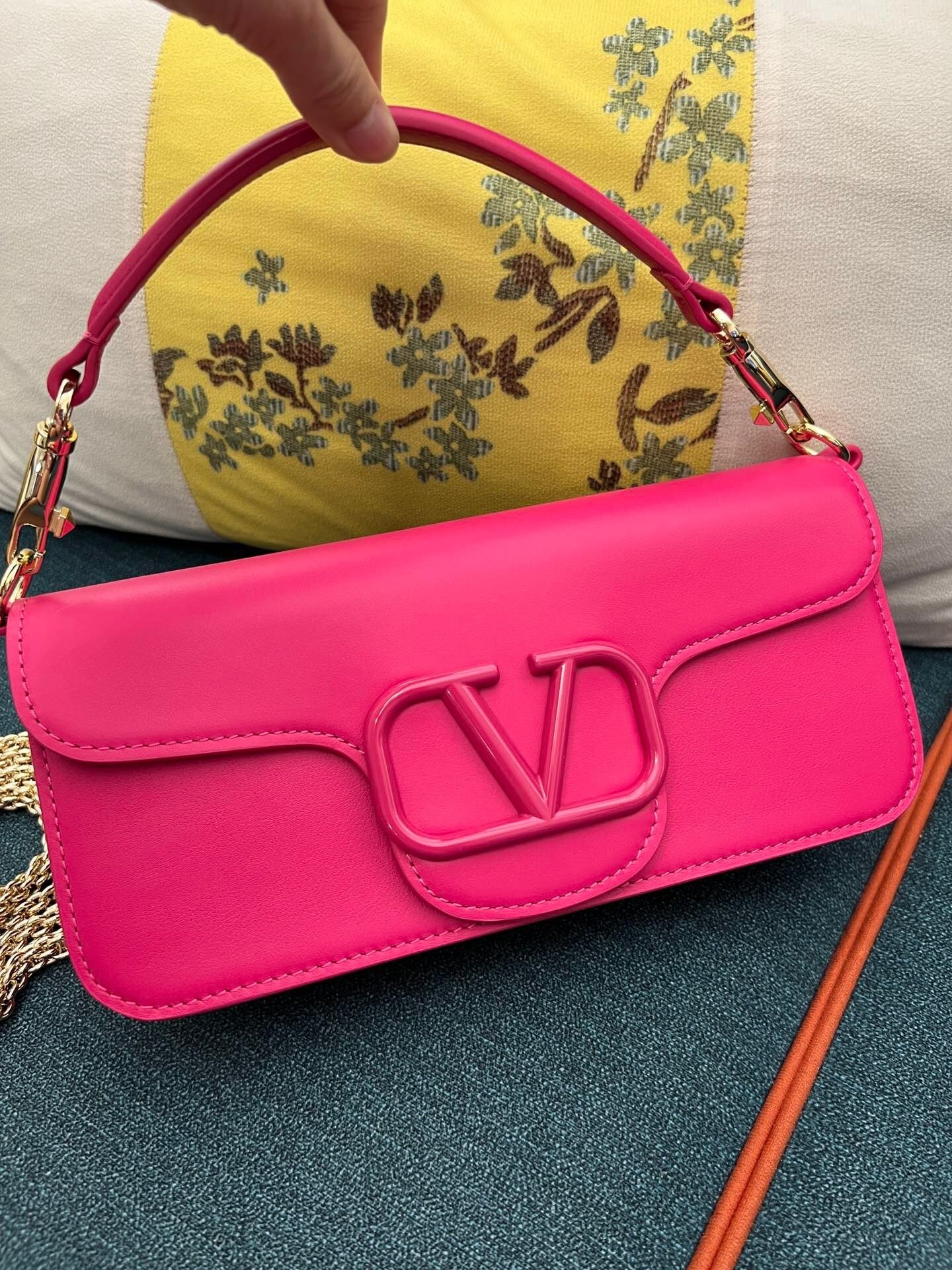 Valentino Garavani Locò shoulder bag in pink smooth leather