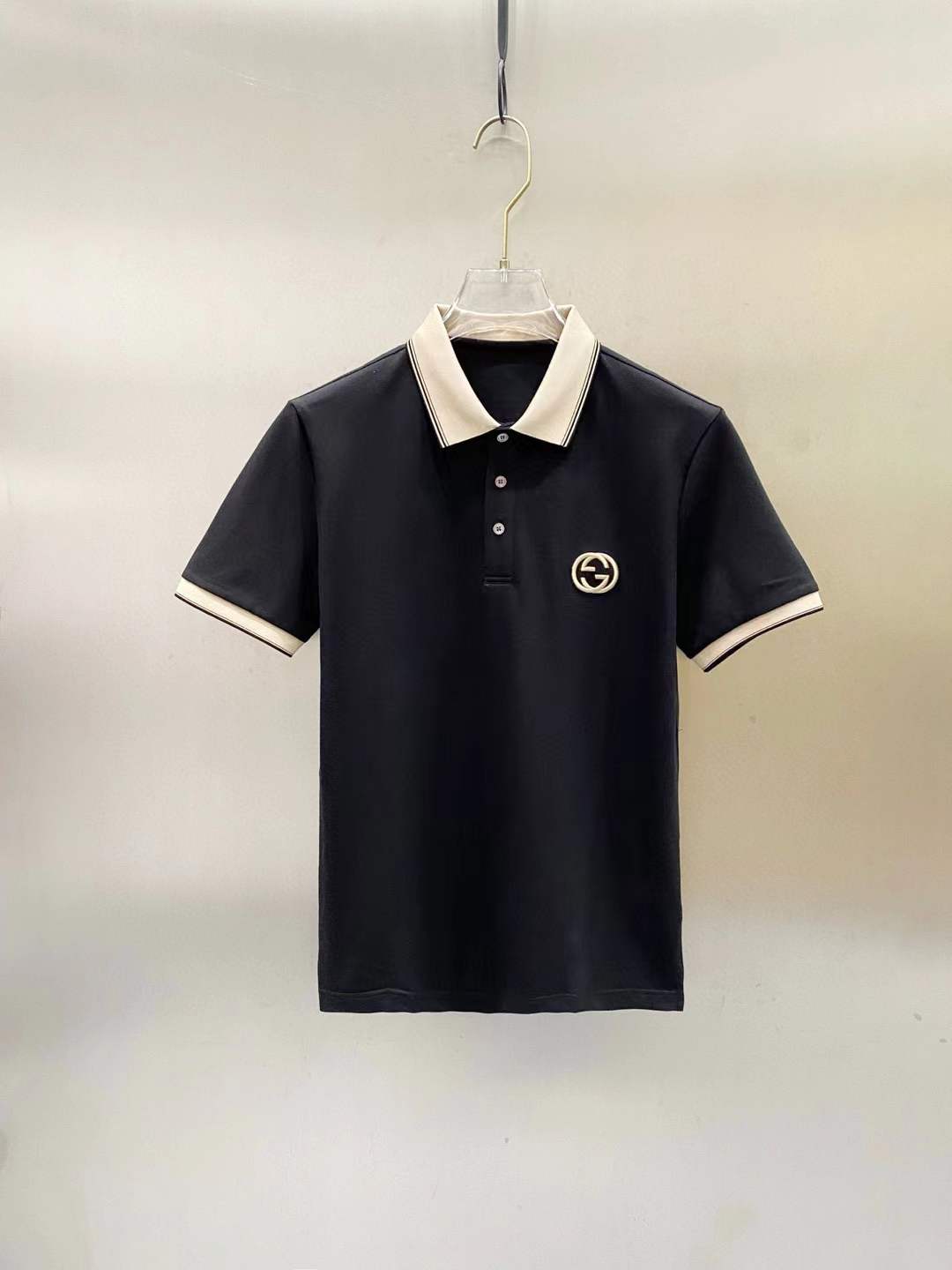 Gucci Interlocking G piqué stretch-cotton polo shirt in black with a contrasting collar and cuffs
