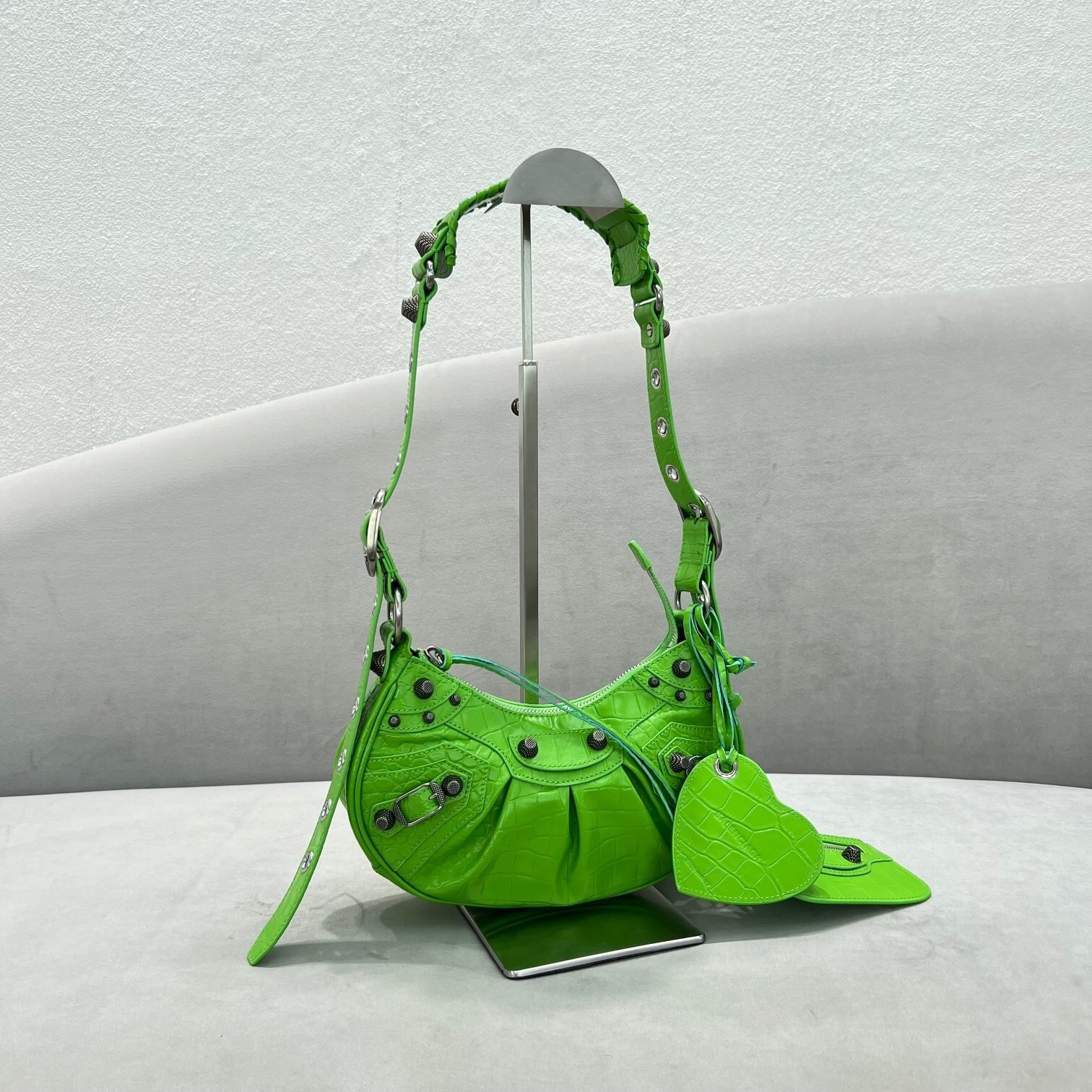 Balenciaga Le Cagole XS shoulder bag in lamb leather and Kelly green