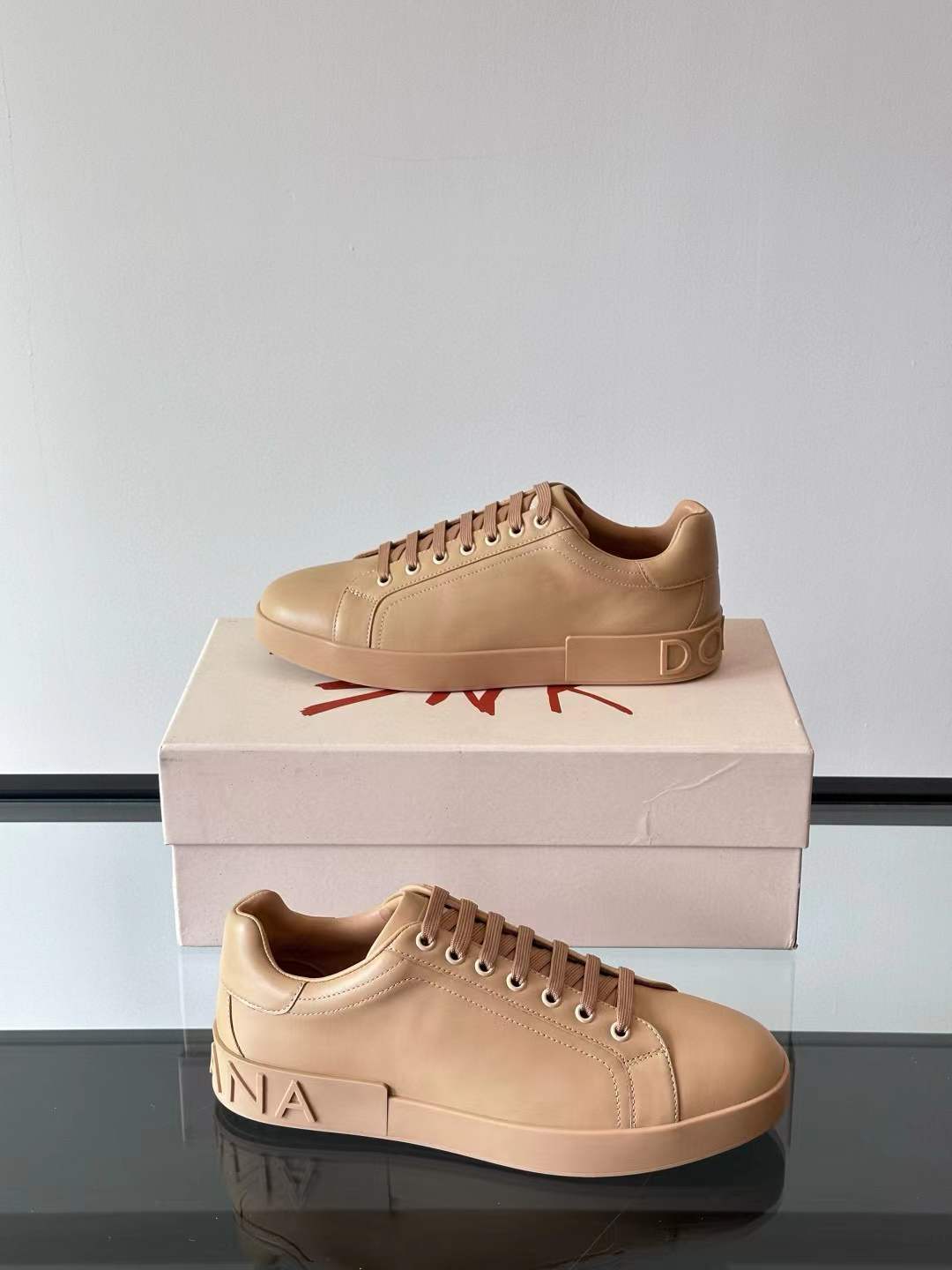 Dolce&Gabbana Portofino low-top leather sneaker in beige