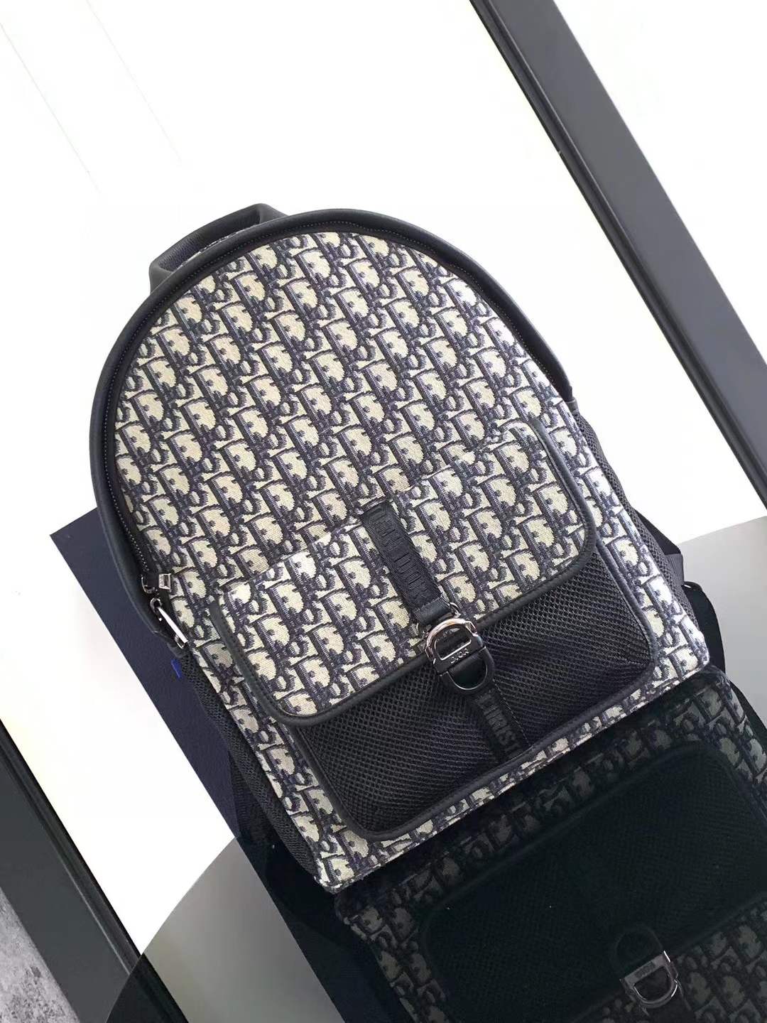 Dior 8 backpack in beige and black Dior Oblique jacquard