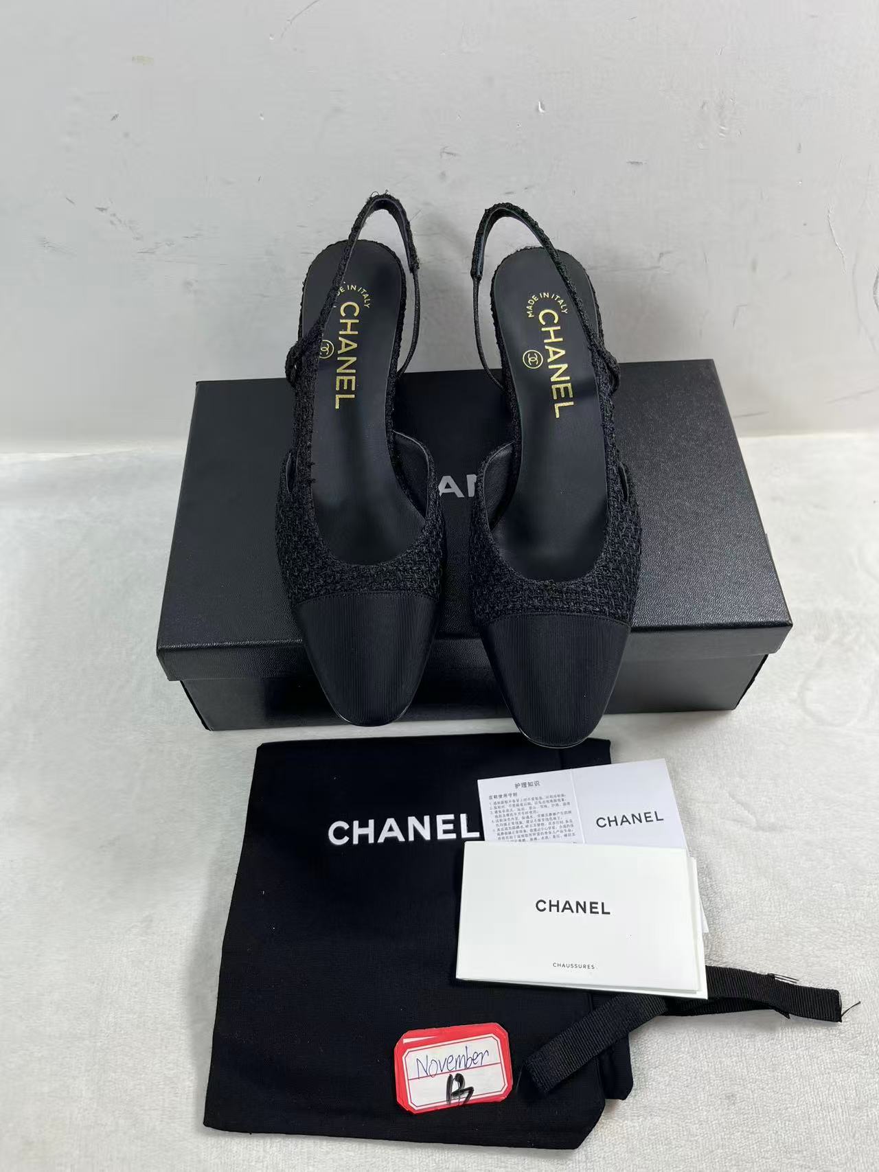 Chanel slingback pumps Black with a cap toe, interlocking CC logo on the heel size EU39 womens