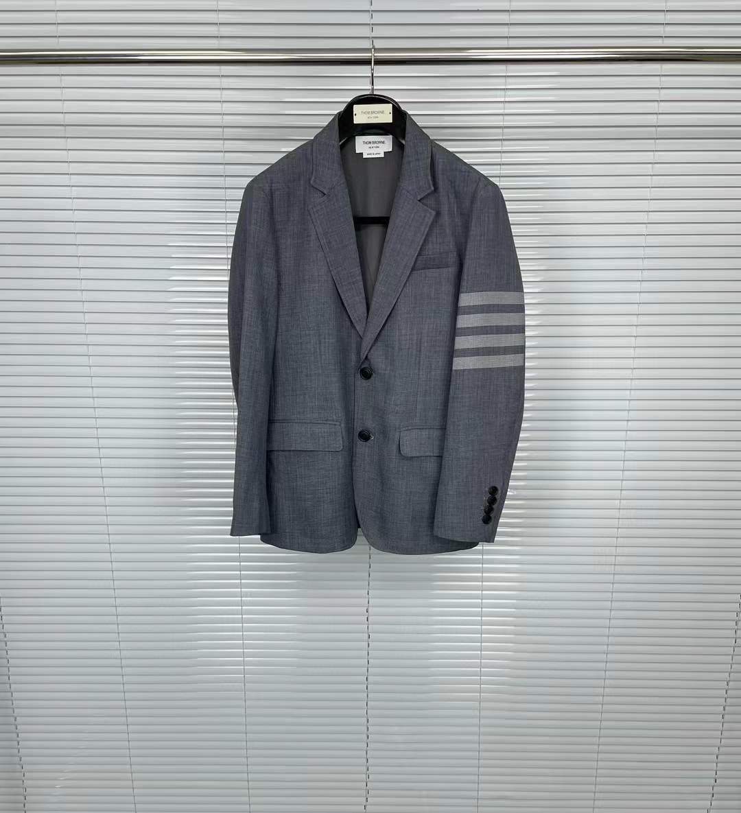 Thom Browne 4-Bar single-breasted blazer in medium grey wool-cashmere blend flannel