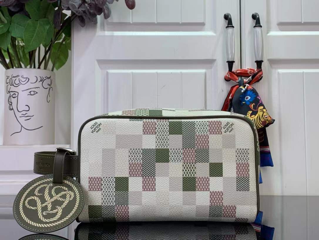 LV Locker Dopp Kit bag LV Vers Damier Ebene coated canvas with cowhide-leather trim and aged-gold-tone hardware