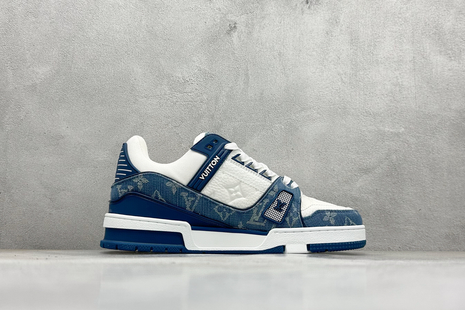 LV 1A9JGT Trainers blue