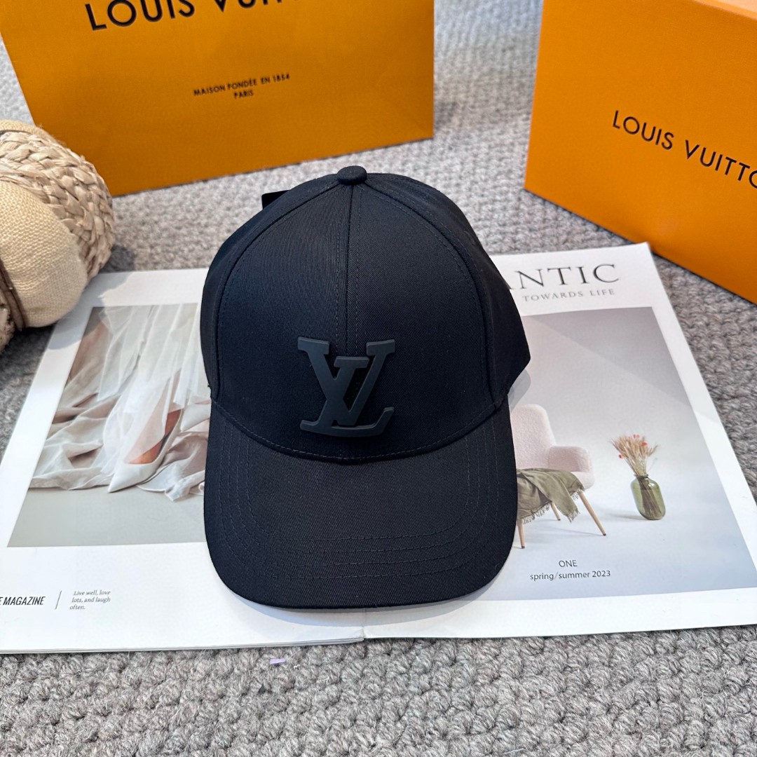 LV M7633M Cap black