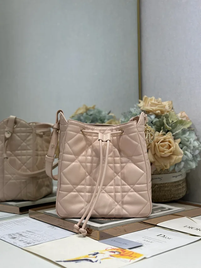 Dior Medium D-Motion Handbag in Pink with a high-version 163 microcode scanner