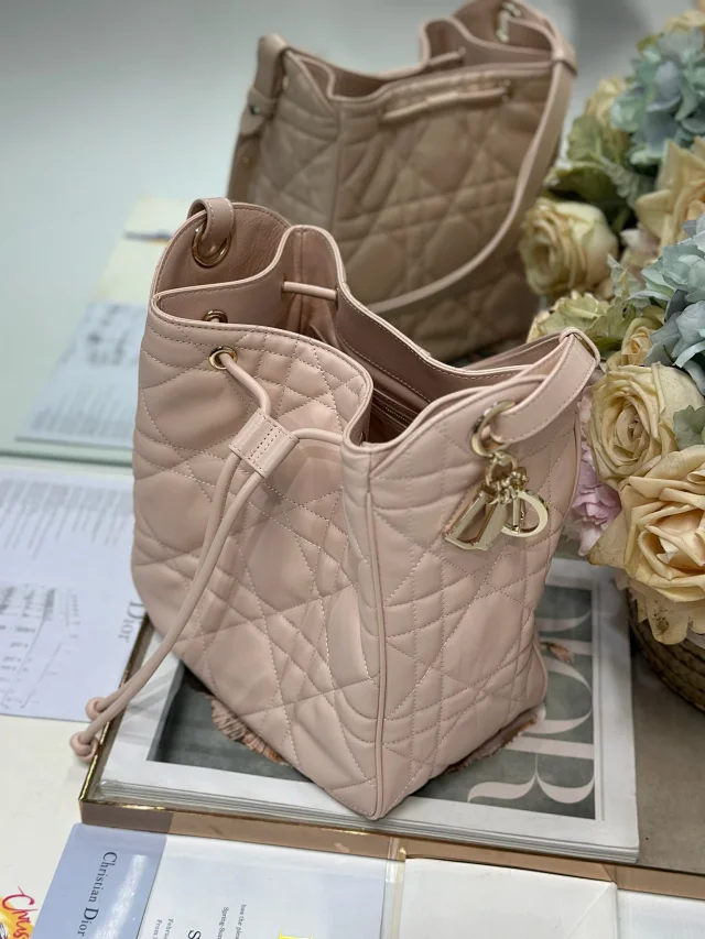 Dior Medium D-Motion Handbag in Pink with a high-version 163 microcode scanner