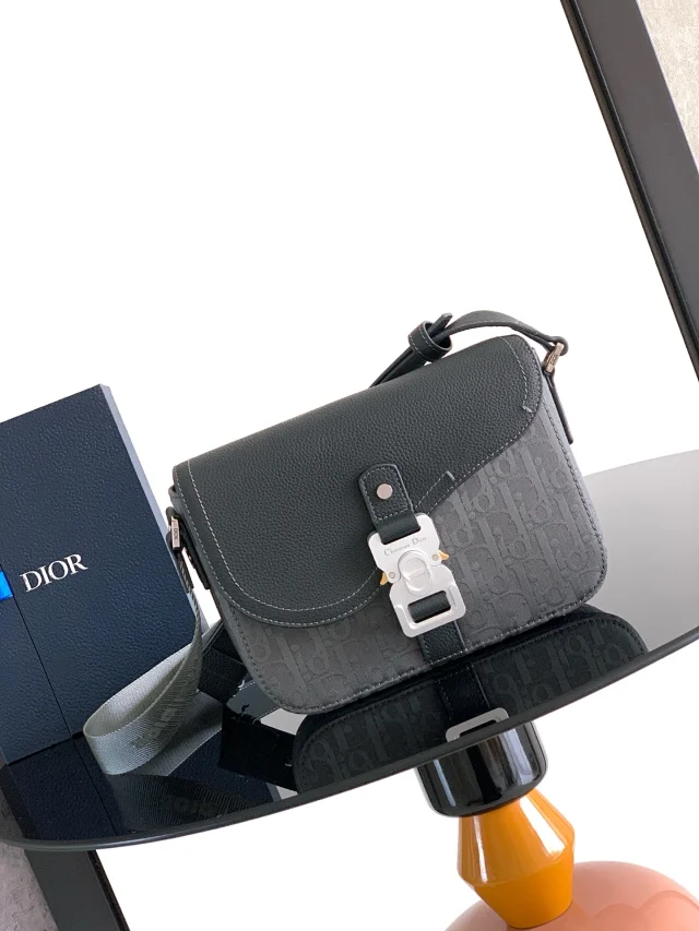 Dior Saddle Messenger Bag with Flap in anthracite gray Dior Oblique canvas and anthracite gray grained calfskin