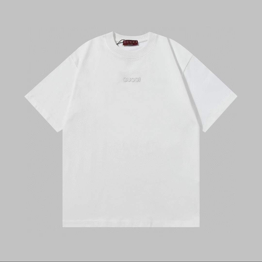 gucci white T-shirt with a small logo on the chest