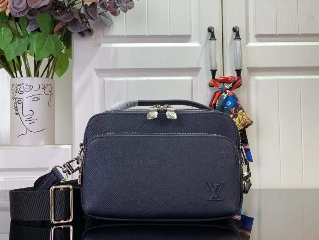 LV Avenue Messenger bag in Taiga leather
