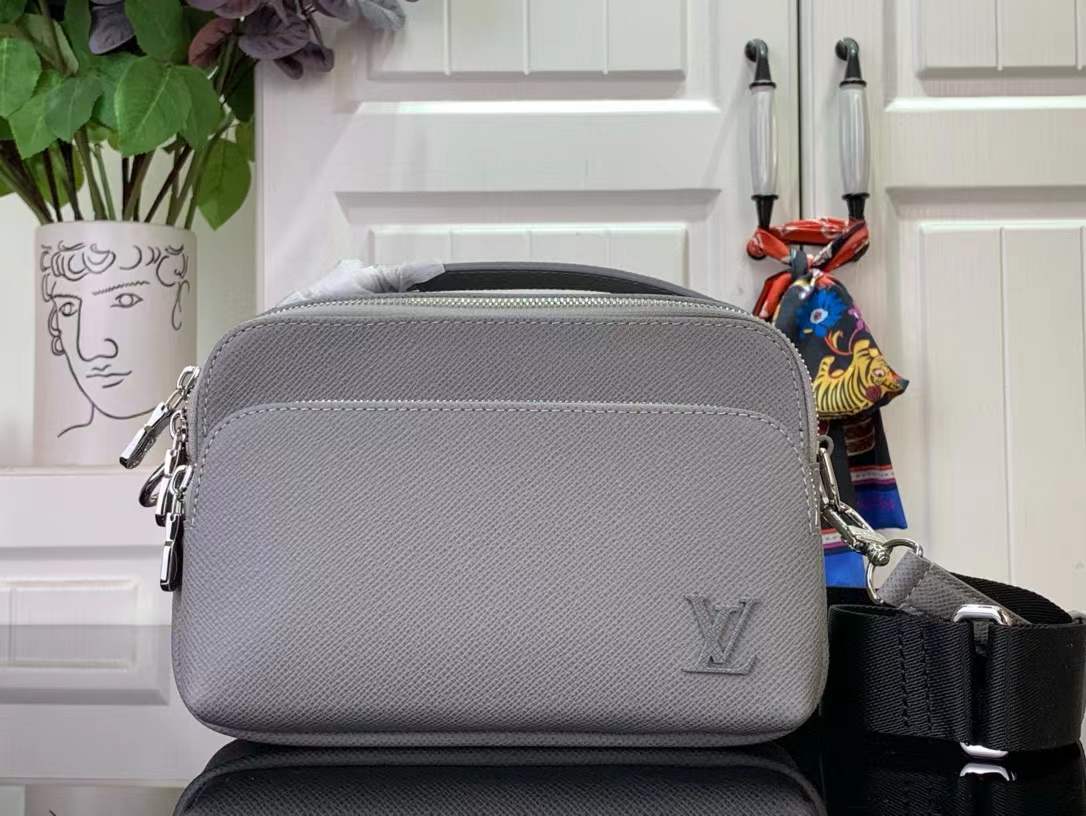 LV Avenue Messenger bag in grey Taiga leather