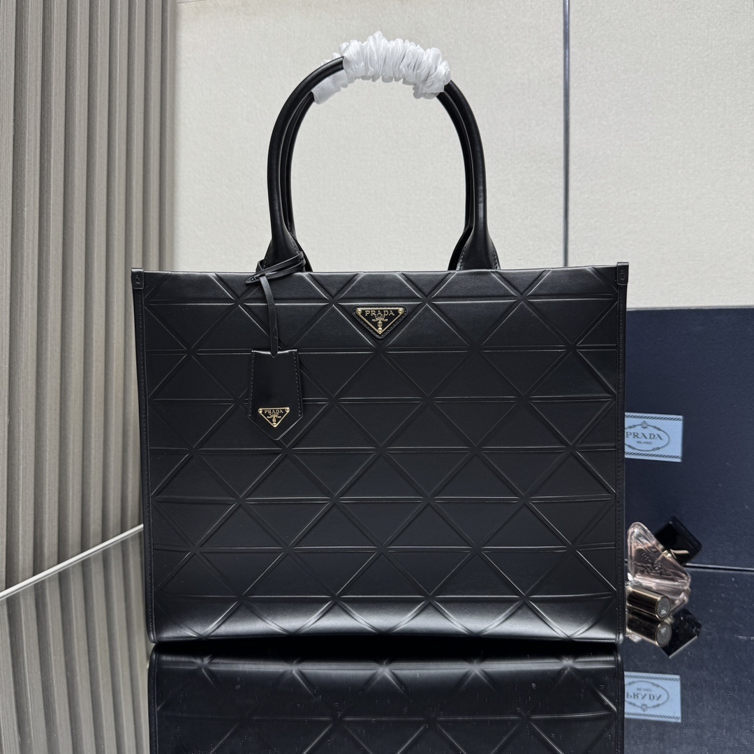 Prada tote bag with a geometric pattern