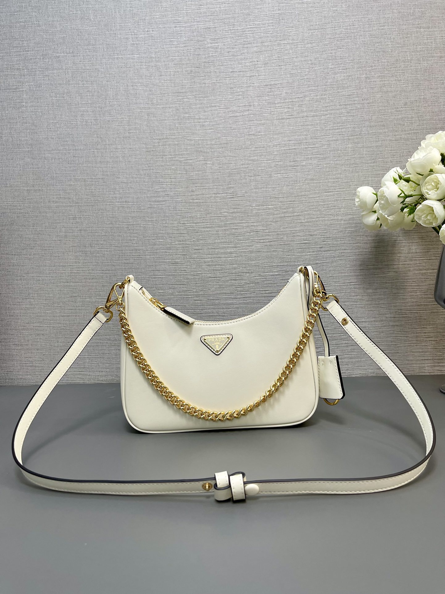 Prada Re-Edition 2005 leather shoulder bag in white with gold-toned hardware