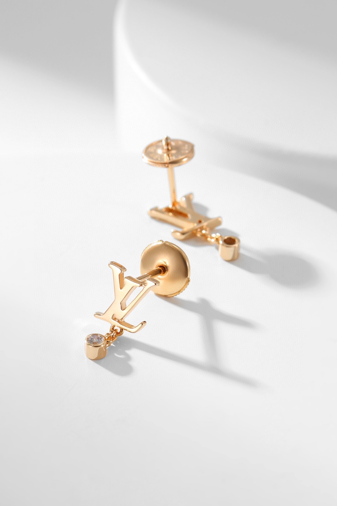 LV Q96495 ldylle Blossom LV Ear Stud, Yellow Gold AndDiamond earrings