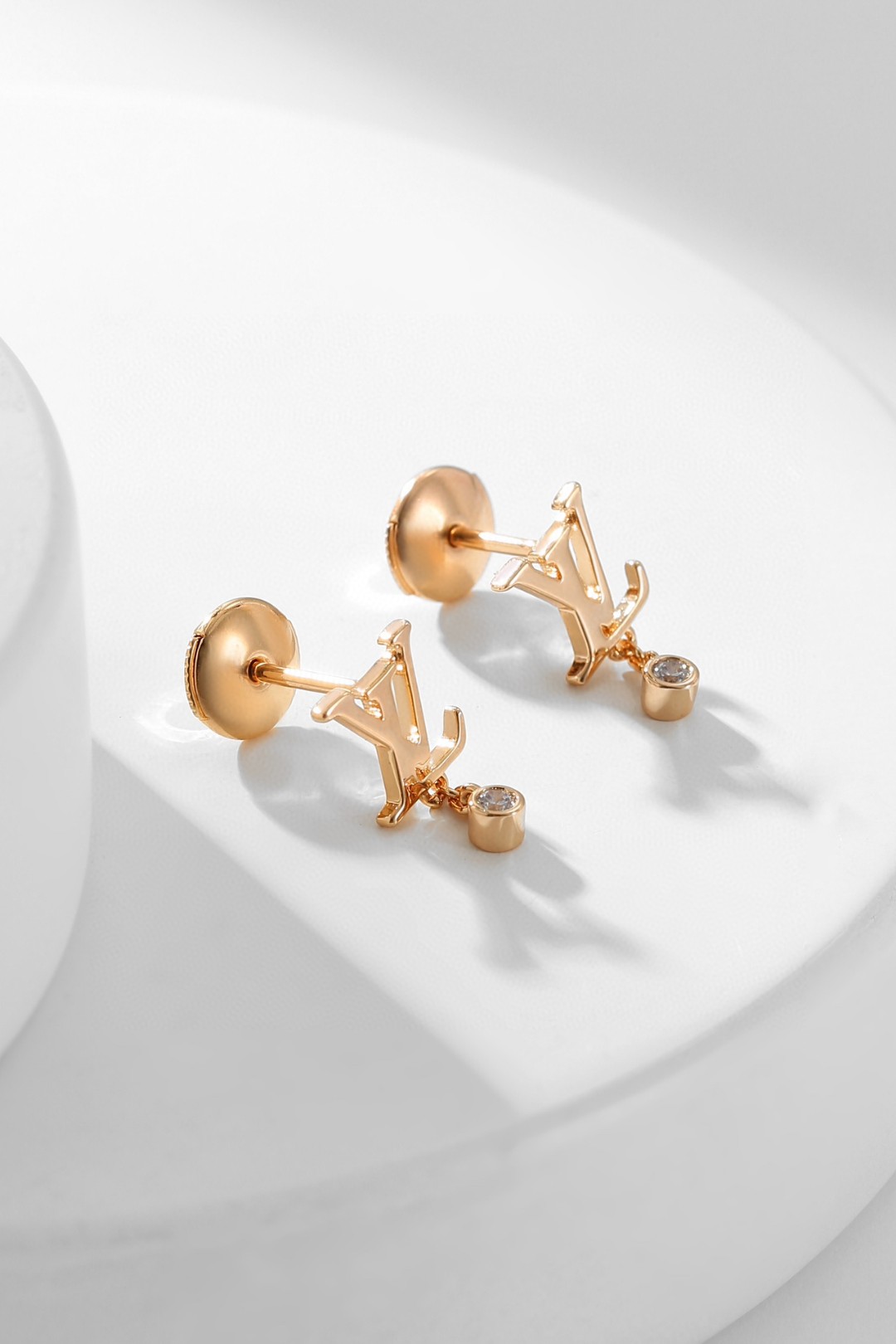 LV Q96495 ldylle Blossom LV Ear Stud, Yellow Gold AndDiamond earrings