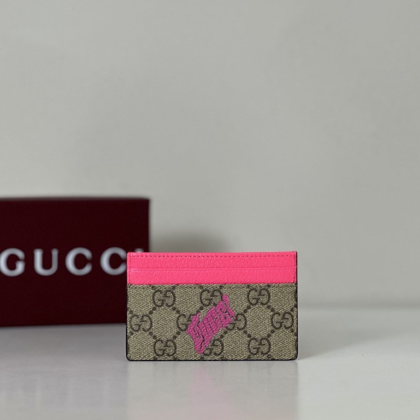 Gucci Bi-color GG Monogram card case in beige and dark brown Supreme canvas with a pink leather trim