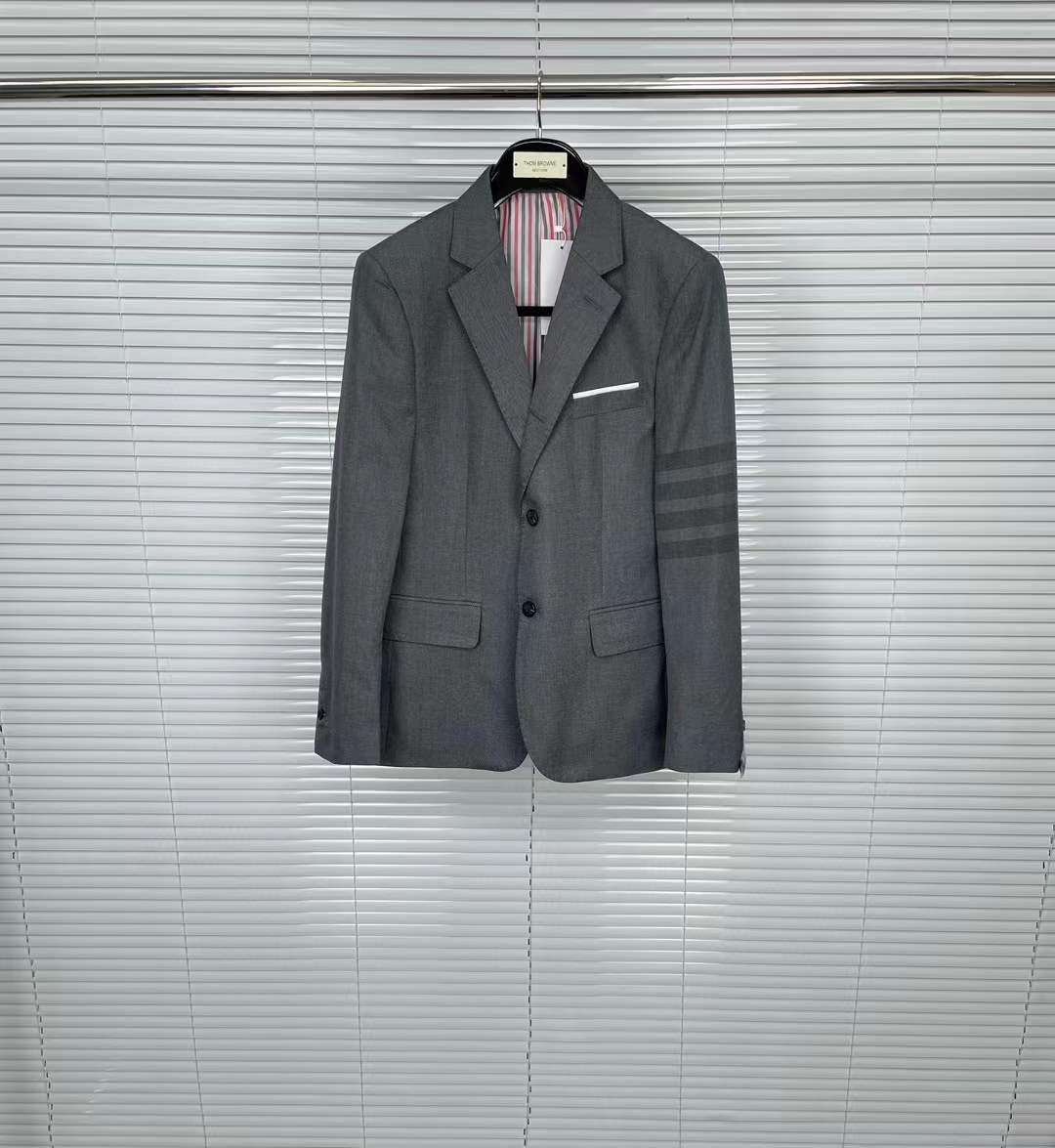 Thom Browne 4-bar classic sport coat in medium grey wool or a wool-cashmere blend