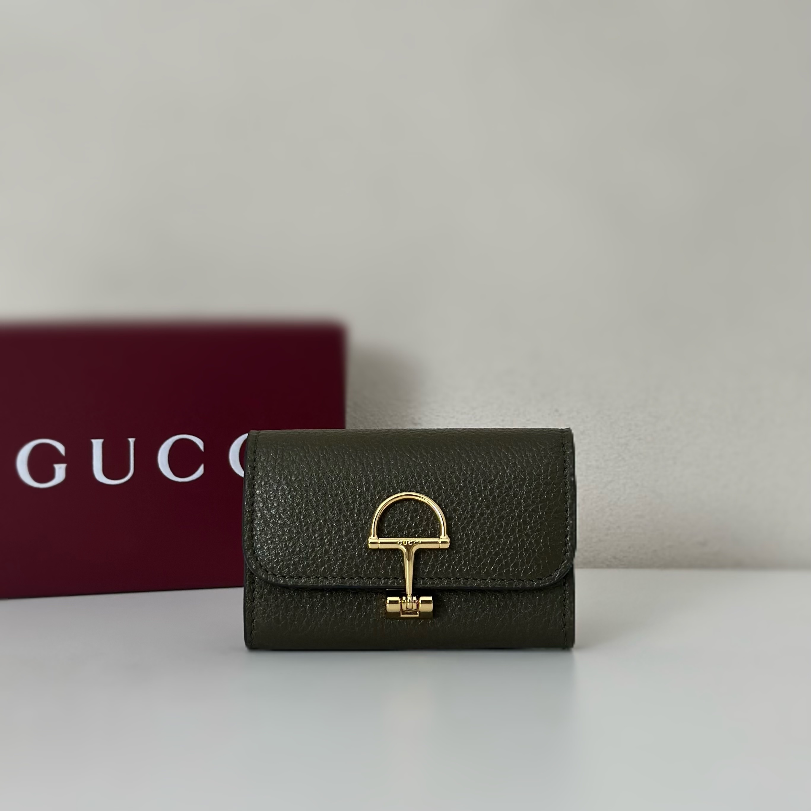 Gucci Softbit card case in brown grainy calf leather