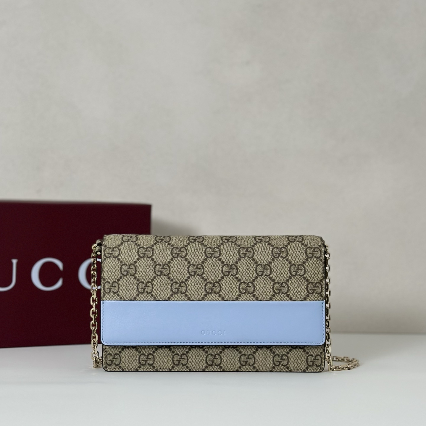 Gucci GG Emblem wallet on chain in beige GG Supreme canvas and light blue leather