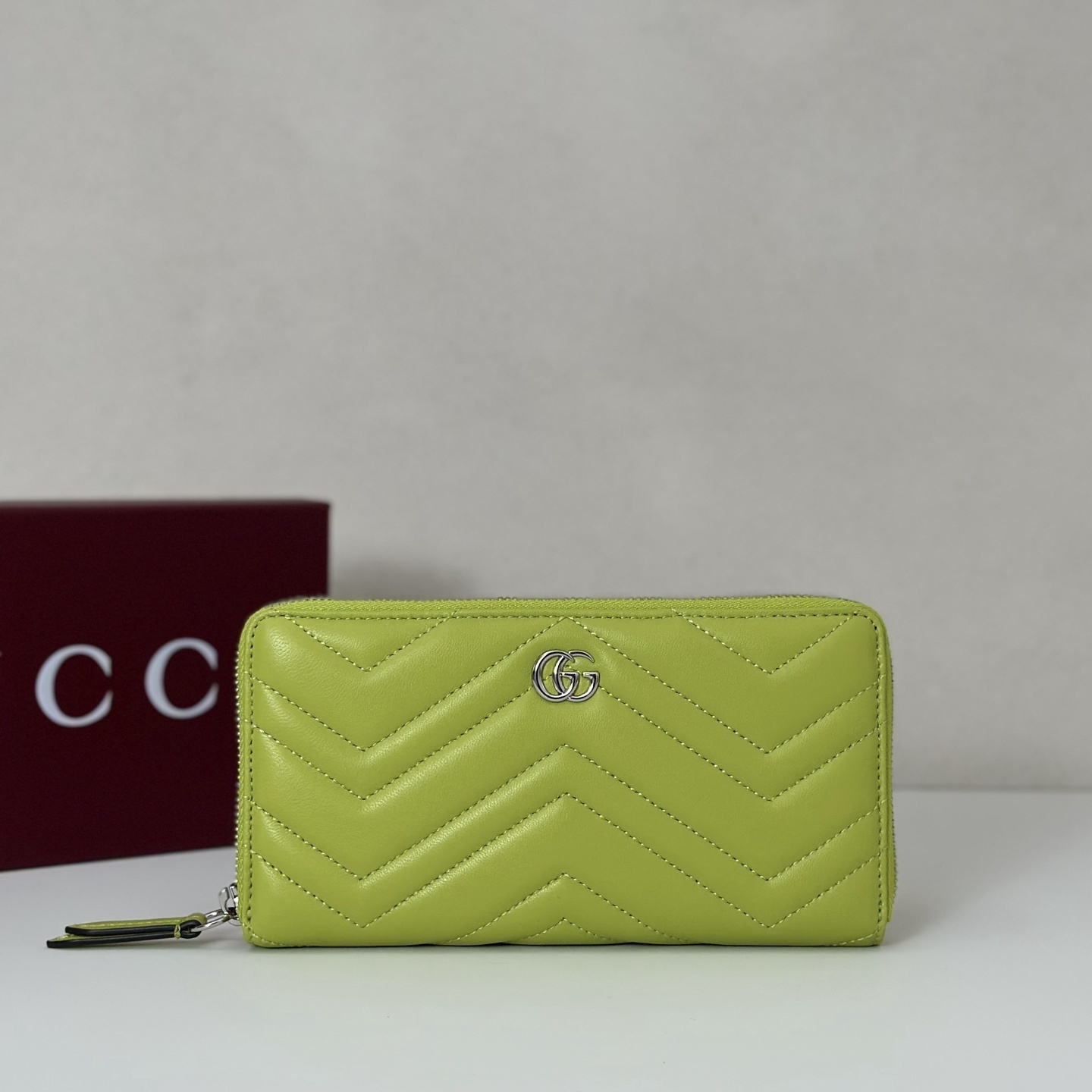 Gucci GG Marmont zip-around wallet made of yellow matelassé chevron leather