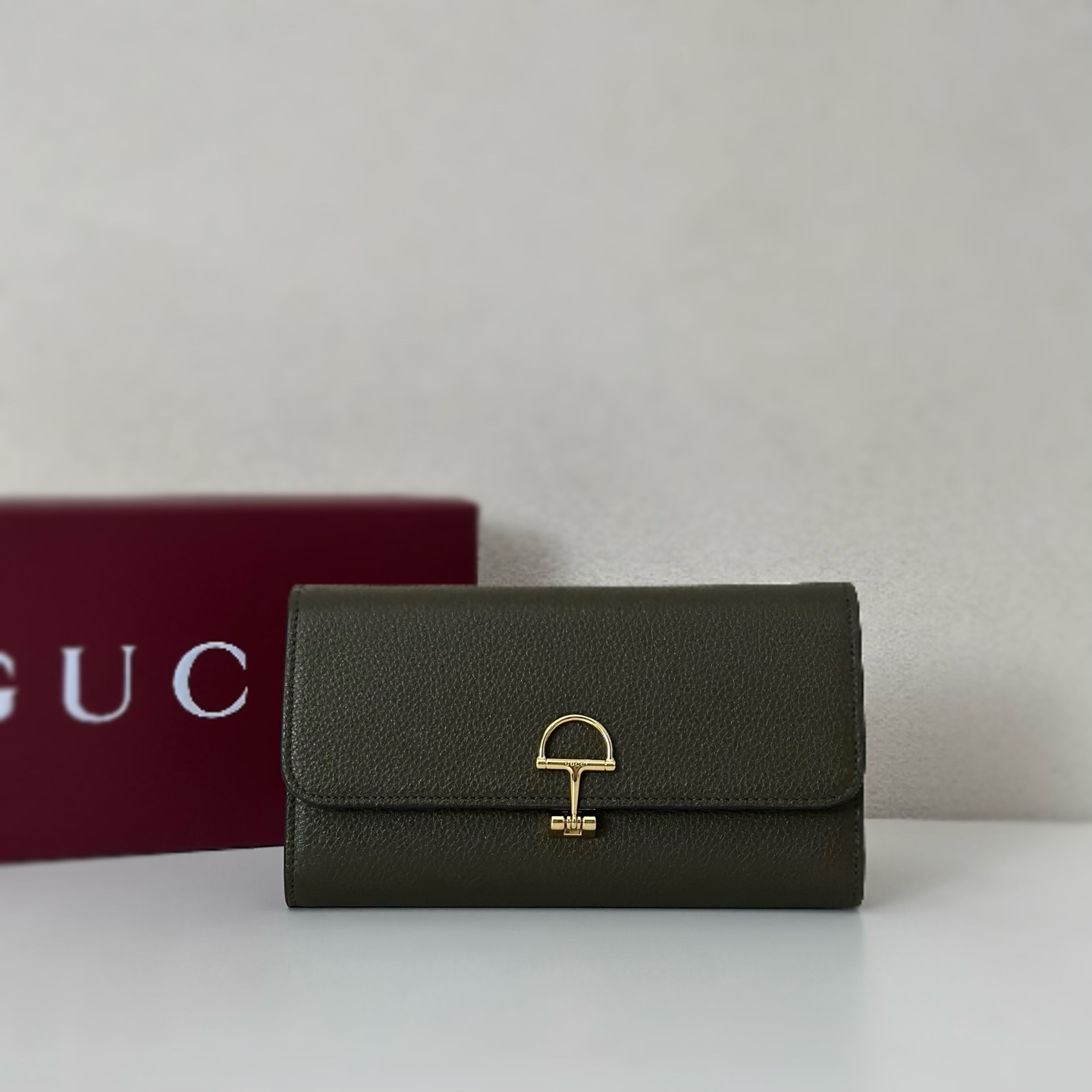 Gucci Softbit continental wallet in brown grainy leather