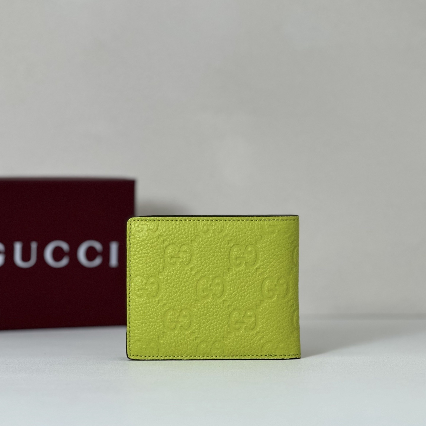 Gucci bi-fold wallet in GG rubber-effect leather in a yellow or neon green color