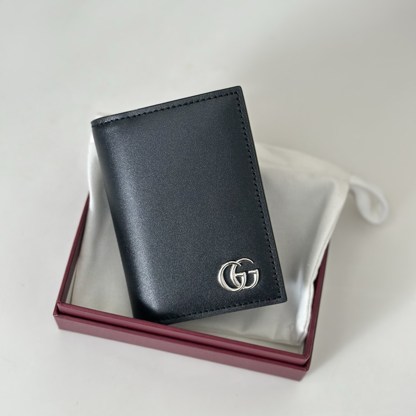Gucci GG Marmont black leather bifold card holder