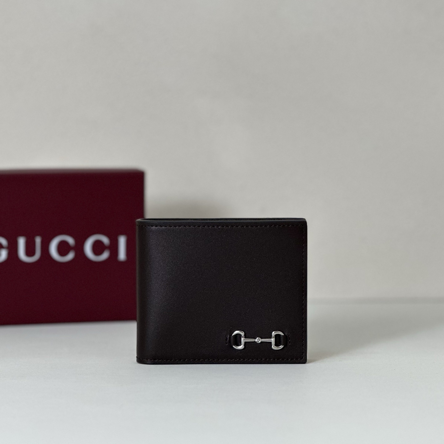 Gucci bi-fold wallet in smooth dark brown leather with silver-toned Horsebit hardware
