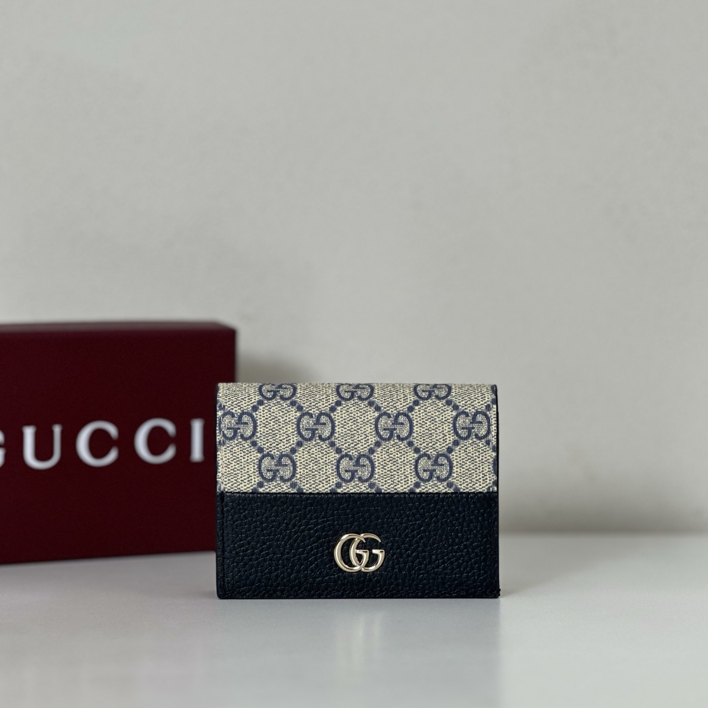 Gucci GG Marmont bi-color card case wallet in beige and black GG Supreme canvas and grained leather
