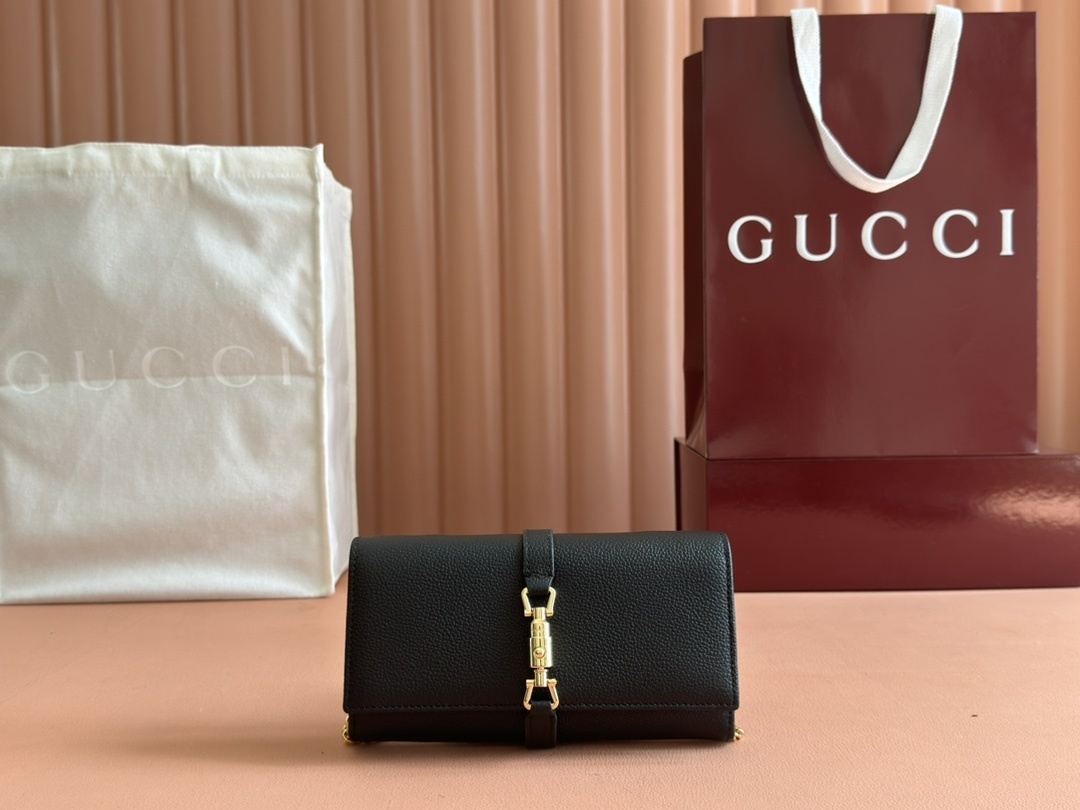 Gucci Jackie 1961 embellished textured-leather continental wallet in black.