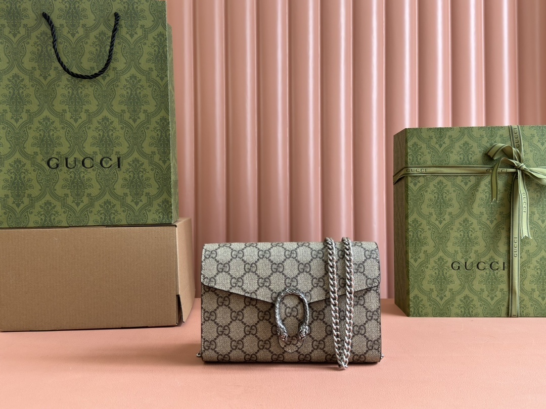 Gucci Dionysus wallet on-chain in beige/taupe GG Supreme canvas with a silver-toned tiger head buckle