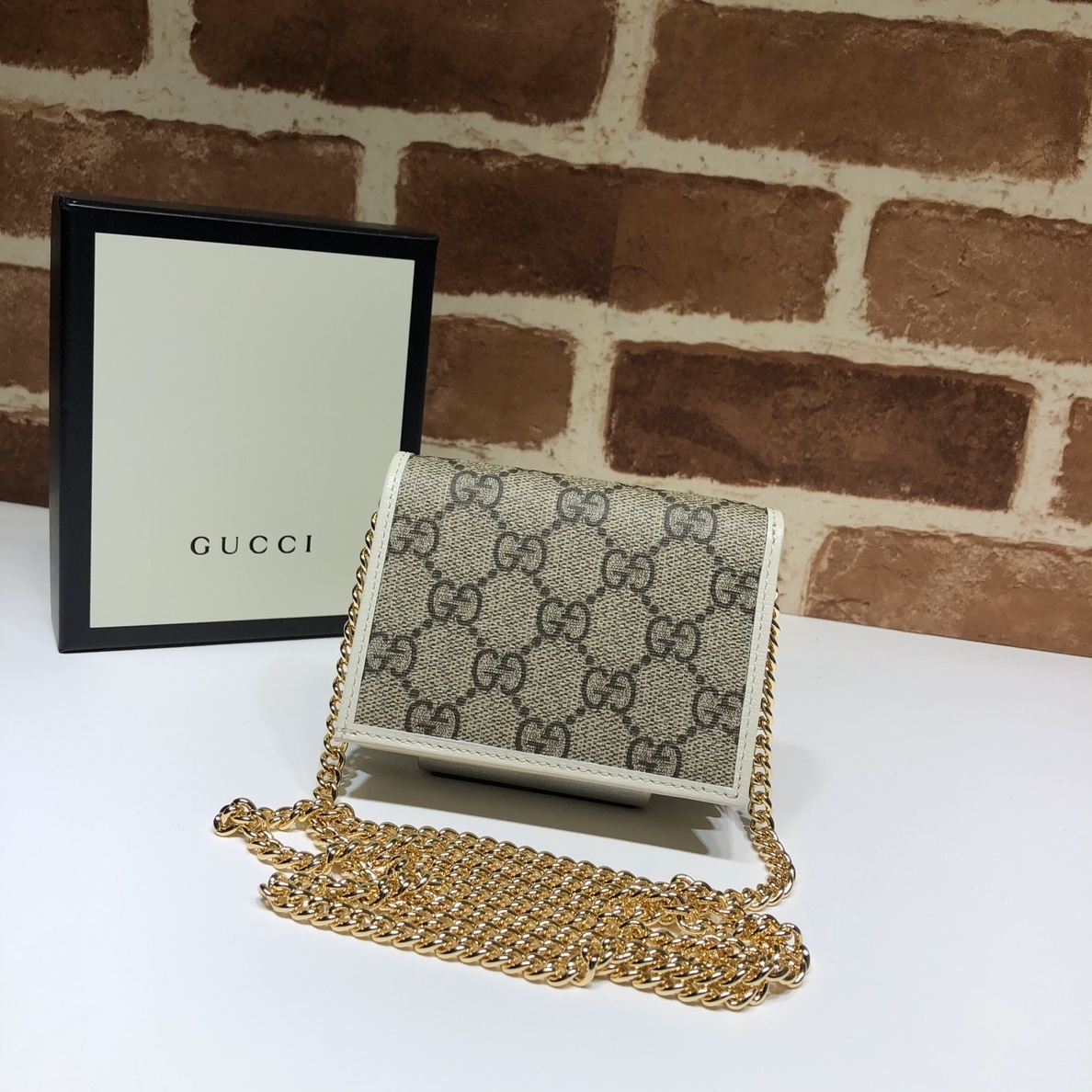 Gucci Horsebit 1955 wallet with chain in GG Supreme canvas and white leather trim