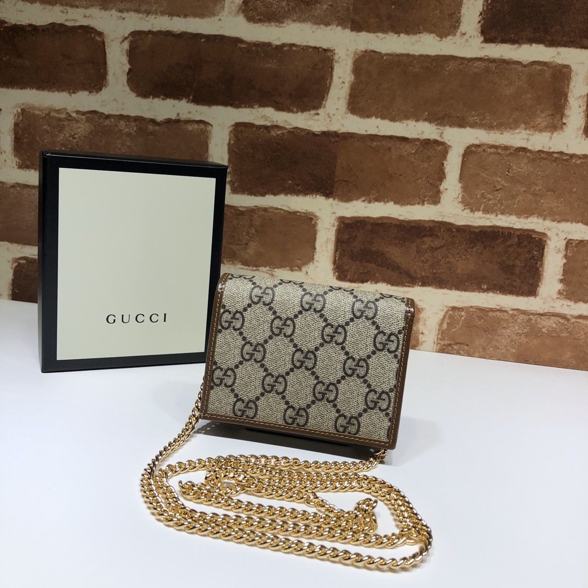 Gucci Horsebit 1955 card case wallet with chain in beige and ebony GG Supreme canvas with brown leather trim and gold-toned hardware