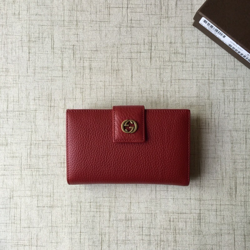 Gucci Interlocking G Flap Wallet in red grained leather