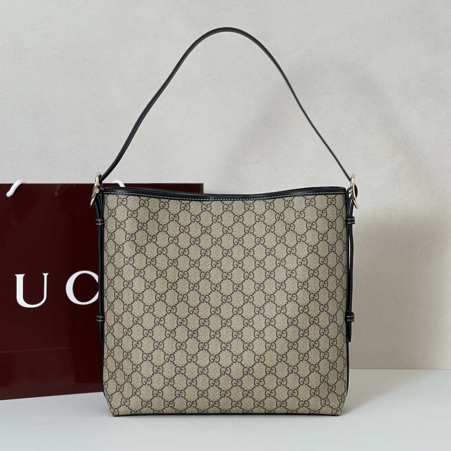 Gucci Ophidia medium shoulder bag in GG Supreme canvas with black leather trim